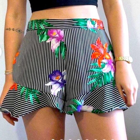 Who What Wear Shorts Size 10 Black & White Striped Floral High Waisted Peplum - Picture 1 of 10